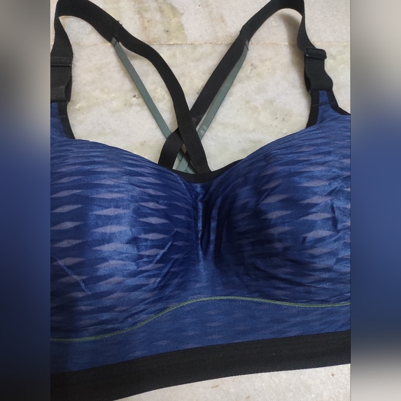Victoria Sport Incredible Sports Bra - Picture 5 of 15